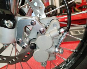 DISQUE DE FREIN AVANT 240mm AVEC PATTE DE DEPORT SPECIFIQUE SUPERMOTO